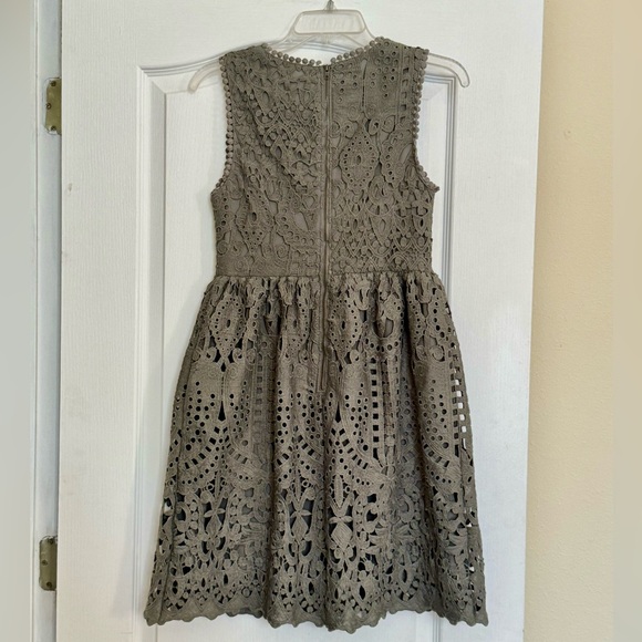 ALTAR’D STATE LACE DRESS. BEAUTIFUL GREEN OLIVE LINED DRESS. LIKE NEW! - Picture 4 of 15